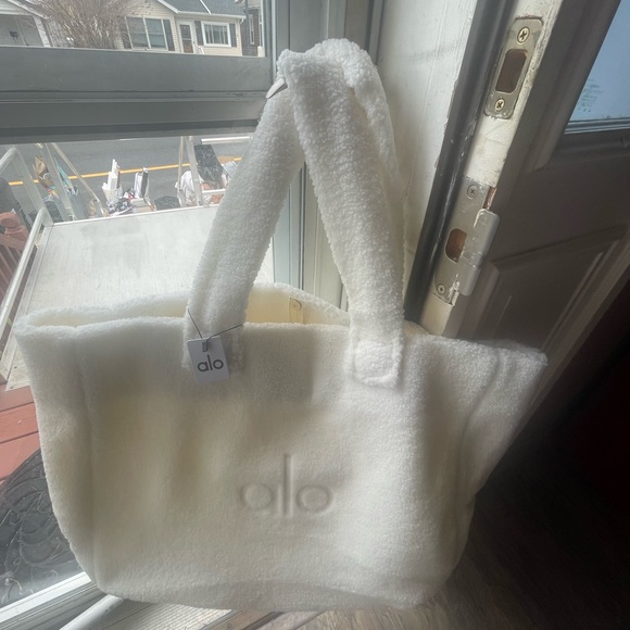 ALO Yoga Handbags - ALO Yoga Women's Cream white foxy Sherpa Tote Bag